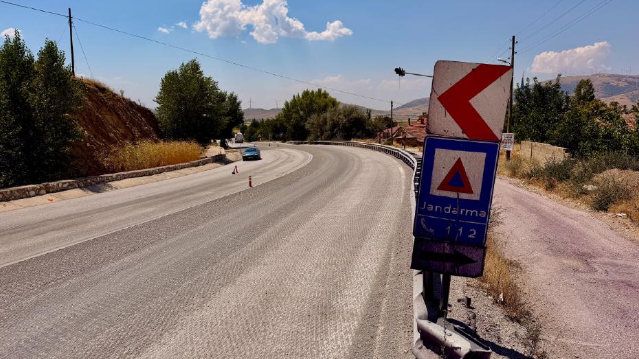 Tırdan Dökülen Boya, Yol ve Çevre Sorununa Neden Oldu, Çözüm Bulundu