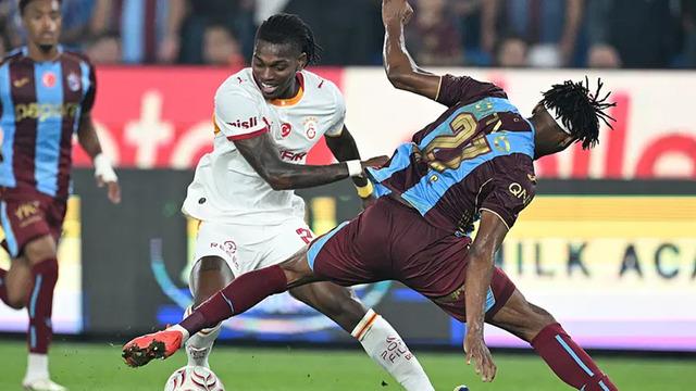 Galatasaraylı Leao İçin Öfkeli Sözler: 'Tatilde Gibi! Son Fırsat Gerekiyor!'