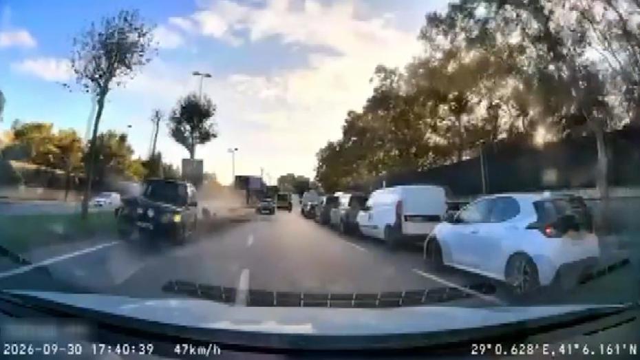 İstanbul Sarıyer'de Trafik Kazası: Kontrolden çıkan cip, İETT otobüsüne çarptı