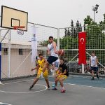 Gaziemir’de basketbolcular kıyasıya mücadele etti
