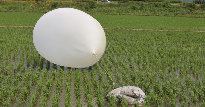 Kuzey Kore, Güney Kore’ye çöp dolu balonlar göndermeye devam ediyor