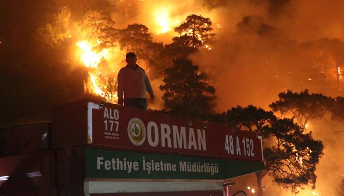 Muğla’da büyük orman yangını! 3 bölgede başladı…