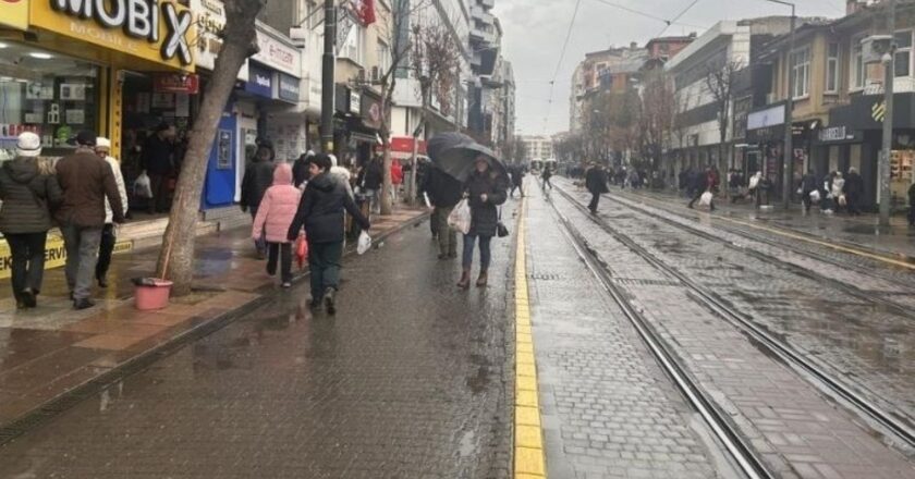 Eskişehir’de yağmur vatandaşlara zor anlar yaşattı – Son Dakika Hayat Haberleri