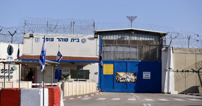 David’in İsrail Yıldızı “Duvar Yaz” Filistinli Mahkumlar uygulamasını giydirdi