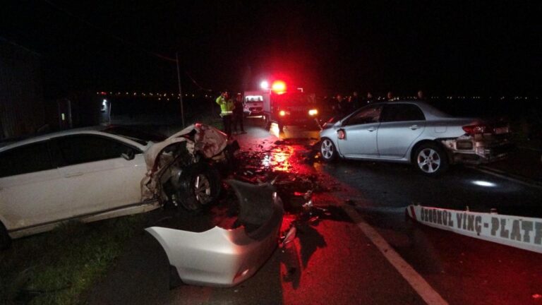 Çanakkale’de iki otomobil çarpıştı: 3 ölü, 1 yaralı
