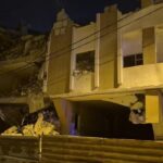 Avcılar’da kentsel dönüşüm kapsamında yıkımına başlanan bina böyle çöktü