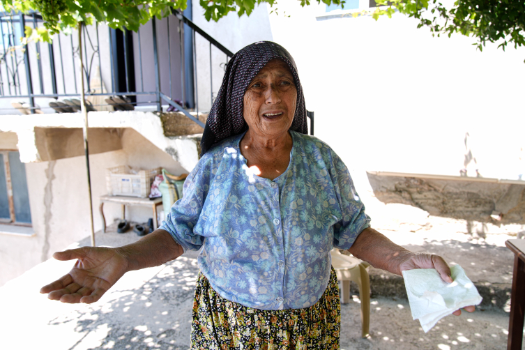 İzmir'de 20 gün boyunca su olan mahalle sakinlerinin belediyesine tepki