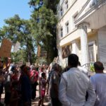 İzmir’de 20 gündür suları kesik olan mahalle sakinlerinden belediyeye tepki