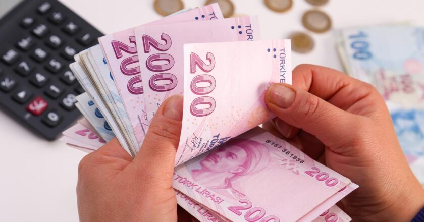 Yaşlı ve engelli aylıkları hesaplara yatırıldı