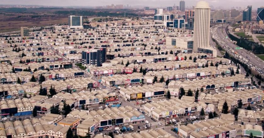 İSTOÇ Ticaret Merkezi’nde yangın: 17 iş yeri zarar gördü