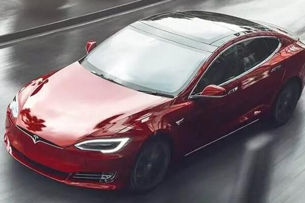 Tesla, yaklaşık 13 bin aracını geri çağırıyor