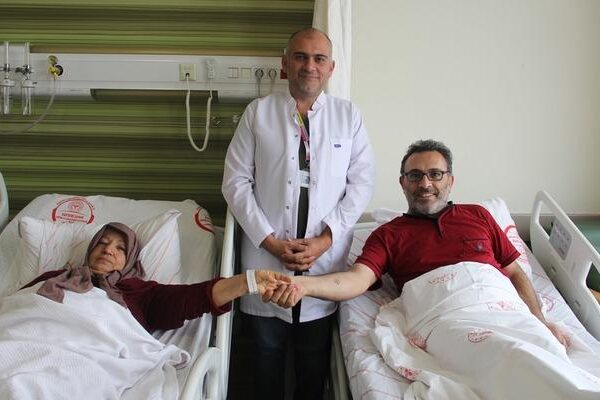 5 gün arayla kalp krizi geçirdiler! Anne ve oğlu aynı gün yapılan anjiyoyla sağlığına kavuştu