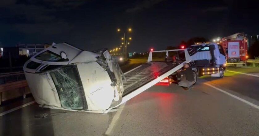 Sancaktepe’de iki otomobil çarpıştı: 4 yaralı