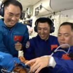 Uzay istasyonunda bir ilk! Çinli taykonotlar uzayda ızgara et ve tavuk pişirdi