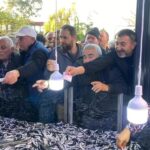 20 TL’ye indi, 2 saatte tükendi: Sıra beklemek için dakikalarca beklediler