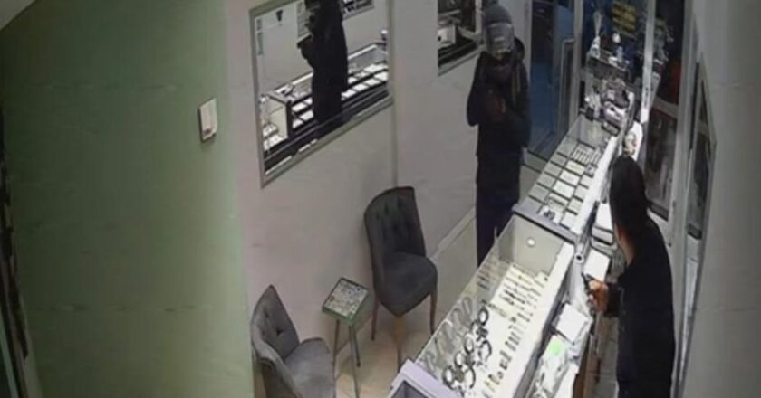 Diyarbakır’da çalışanı rehin alıp 5 kilo altın çalan hırsız yakalandı!