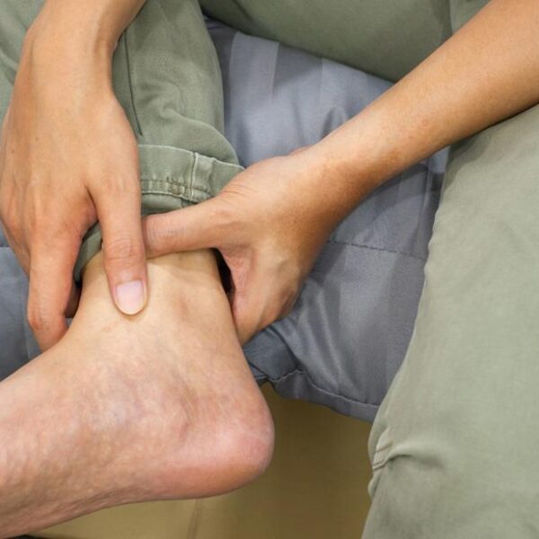 Akciğer kanserinin uyarısı: Bacak ve ayaklarda görülüyor