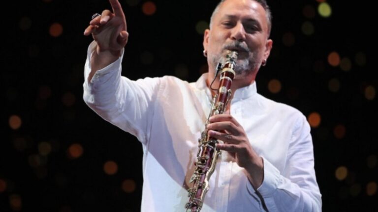 Ünlü Klarnet Virtüözü Hüsnü Şenlendirici tasını tarağını toplayıp çiftliğe yerleşti! Organik tarımla bile yapıyor